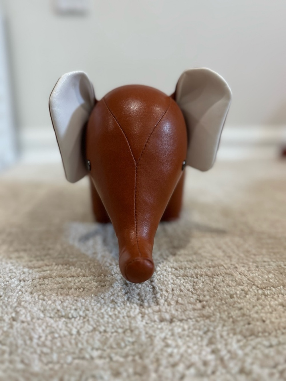 Zuny Brown Leather Hippo, Giraffe & Elephant Bookend Set - Picture 5 of 7